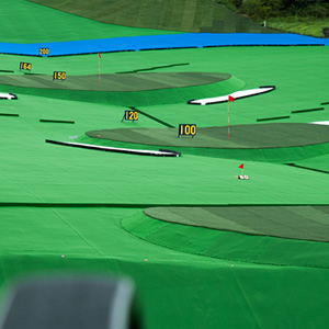 ゴルフ練習場の打席